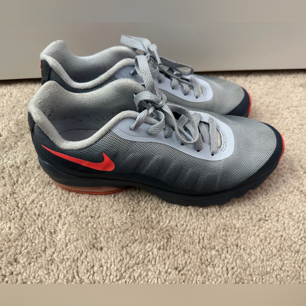 Women’s Nike Shoes Size 8.5